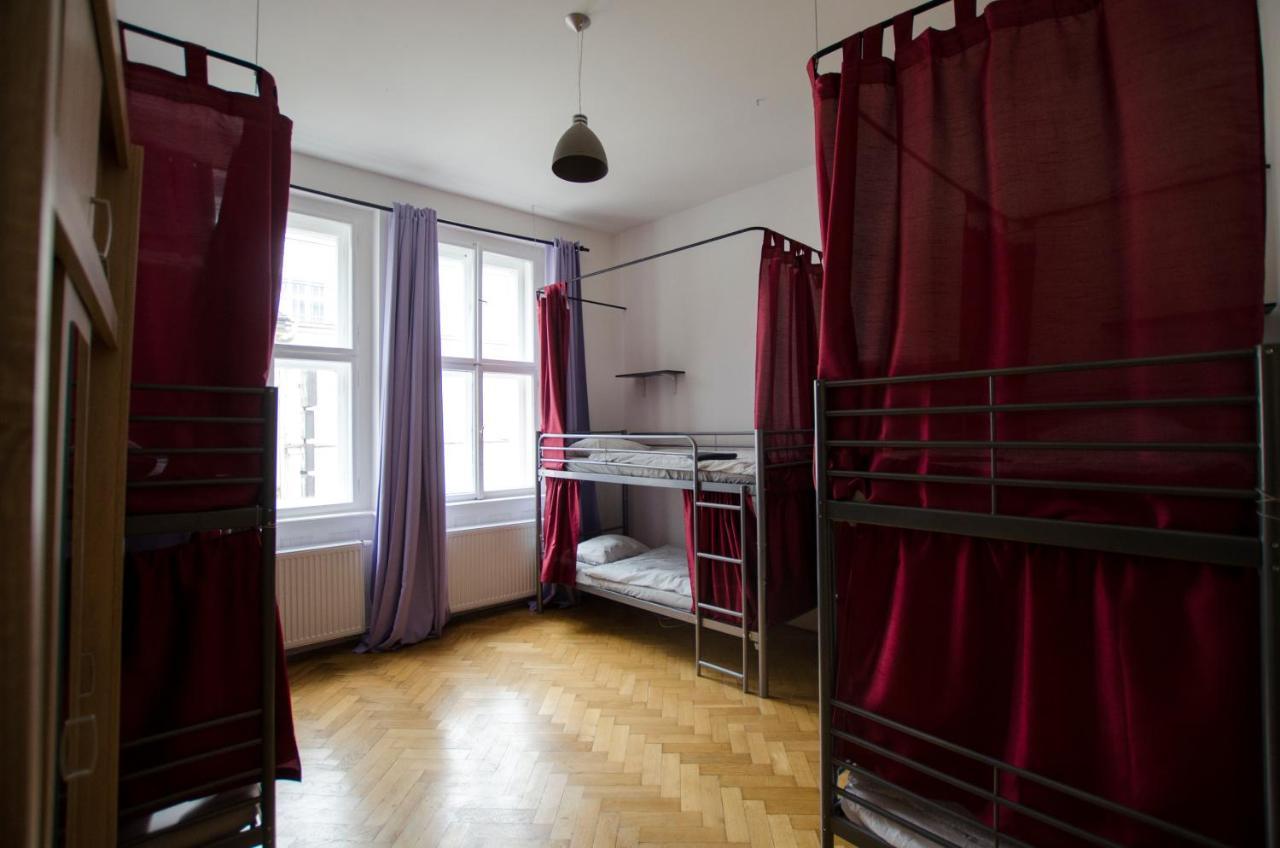 Globe Adults Only Praag