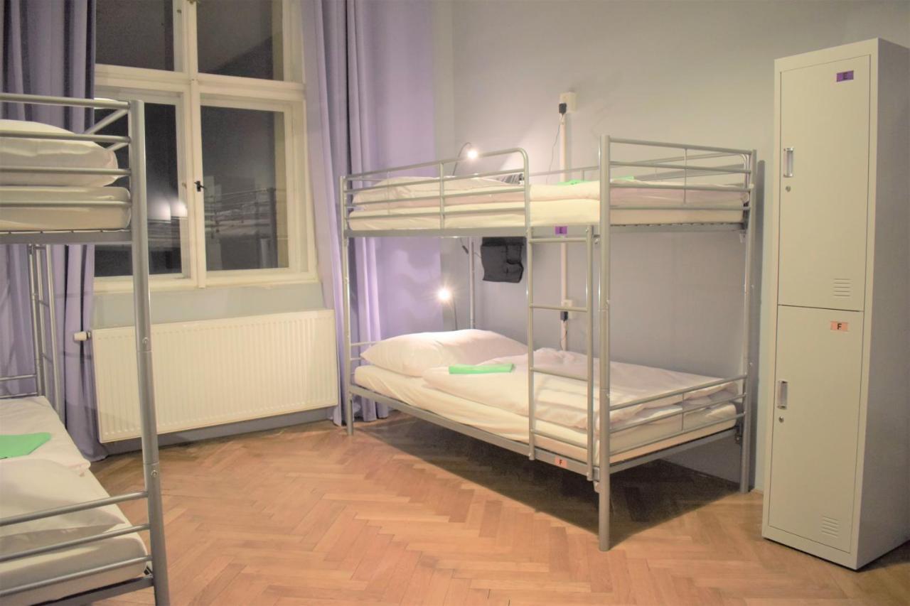 Globe Adults Only * Praag